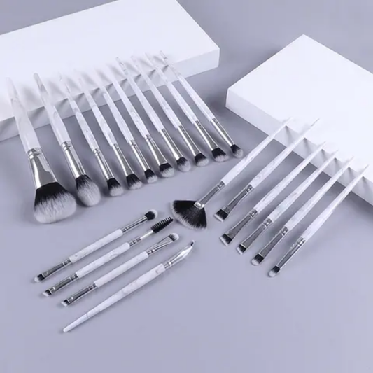 20PCS Professional Makeup Brush Set – Soft Synthetic Bristles Cosmetic Brushes Kit for Foundation, Powder, Blush, Eyeshadow & Blending with Elegant White Handle ★★★★☆ 4.1